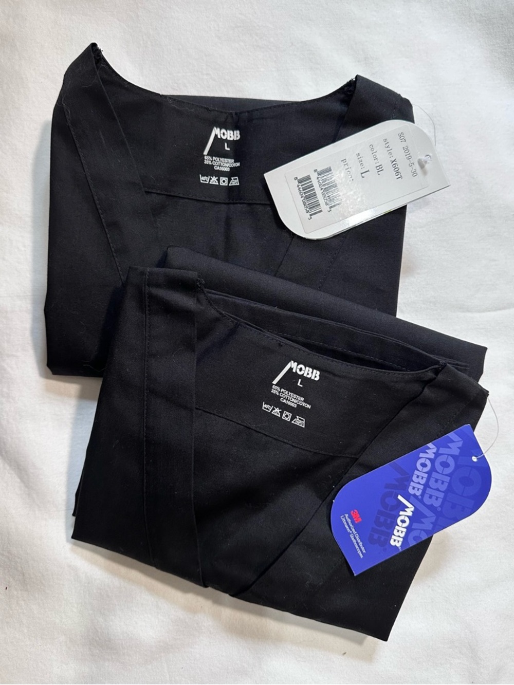 Set of 2 - MOBB Unisex V-Neck Scrub top X606T size L Black